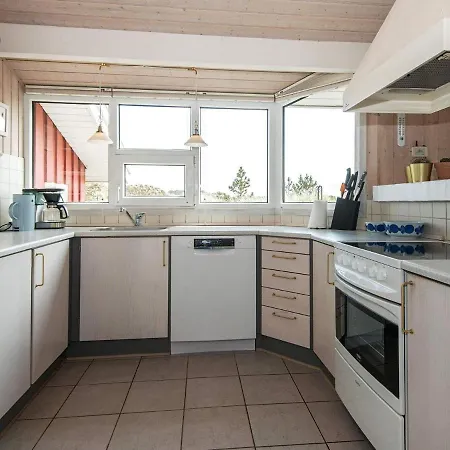 Three-bedroom Holiday In Henne 2