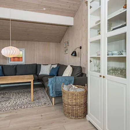 Three-bedroom Holiday In Henne 2 *