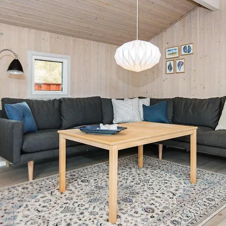 Three-bedroom Holiday In Henne 2 度假居
