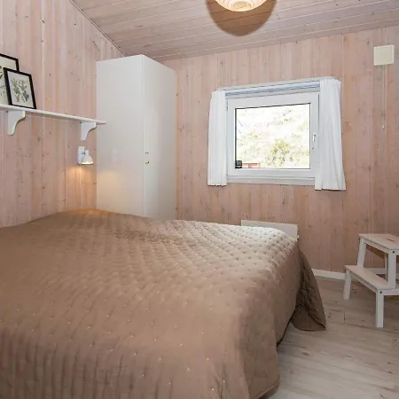 Prázdninový dům Three-bedroom Holiday In Henne 2 *
